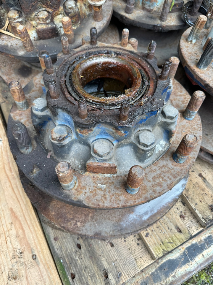 SCANIA REAR HUB 1382884 - Wheel hub for Truck: picture 2 SCANIA REAR HUB 1382884 - Wheel hub for Truck: picture 2