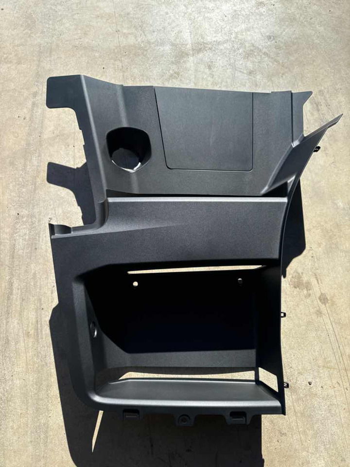 SCANIA STEP PANEL 2559297 - Body and exterior for Truck: picture 1 SCANIA STEP PANEL 2559297 - Body and exterior for Truck: picture 1