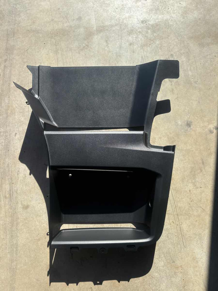 SCANIA STEP PANEL 2559298 - Body and exterior for Truck: picture 1 SCANIA STEP PANEL 2559298 - Body and exterior for Truck: picture 1