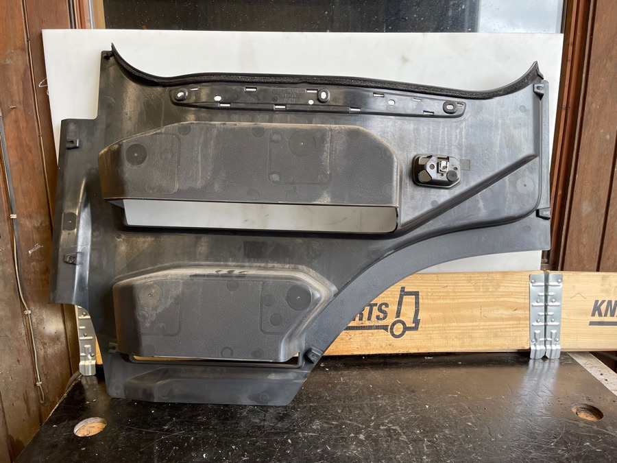 SCANIA STEP PLATE 2422396 - Body and exterior for Truck: picture 2 SCANIA STEP PLATE 2422396 - Body and exterior for Truck: picture 2