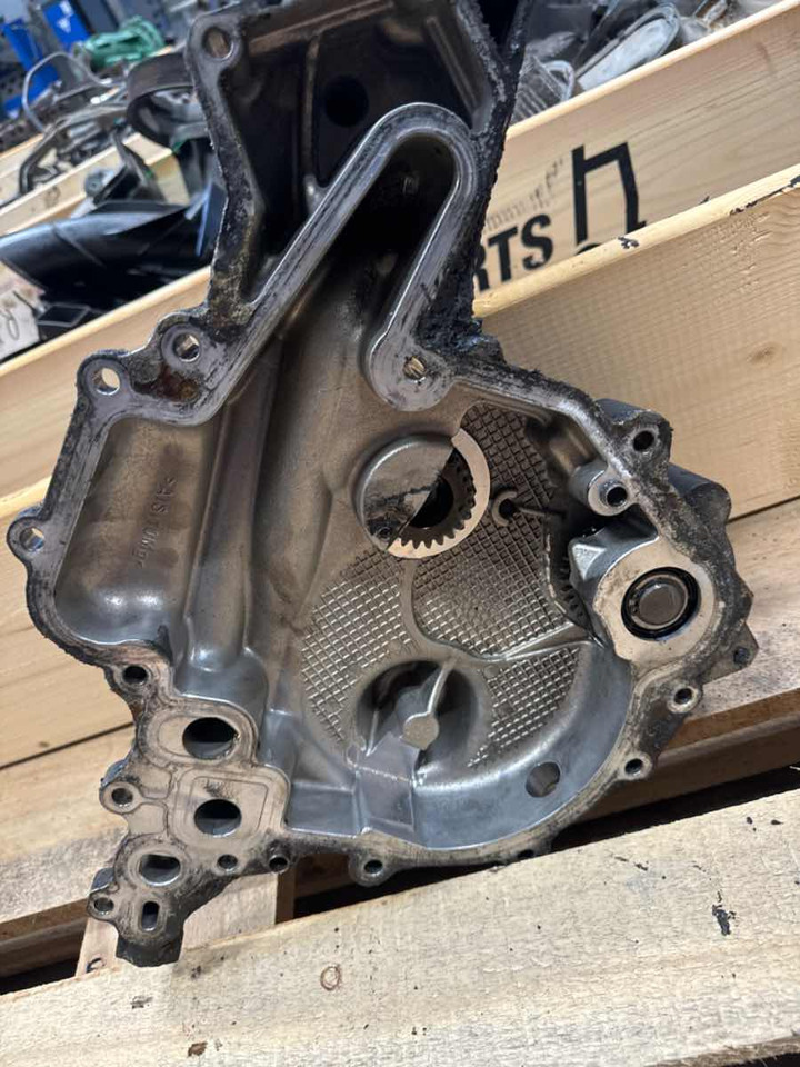 SCANIA TIMING COVER 2993242 - Engine and parts for Truck: picture 1 SCANIA TIMING COVER 2993242 - Engine and parts for Truck: picture 1