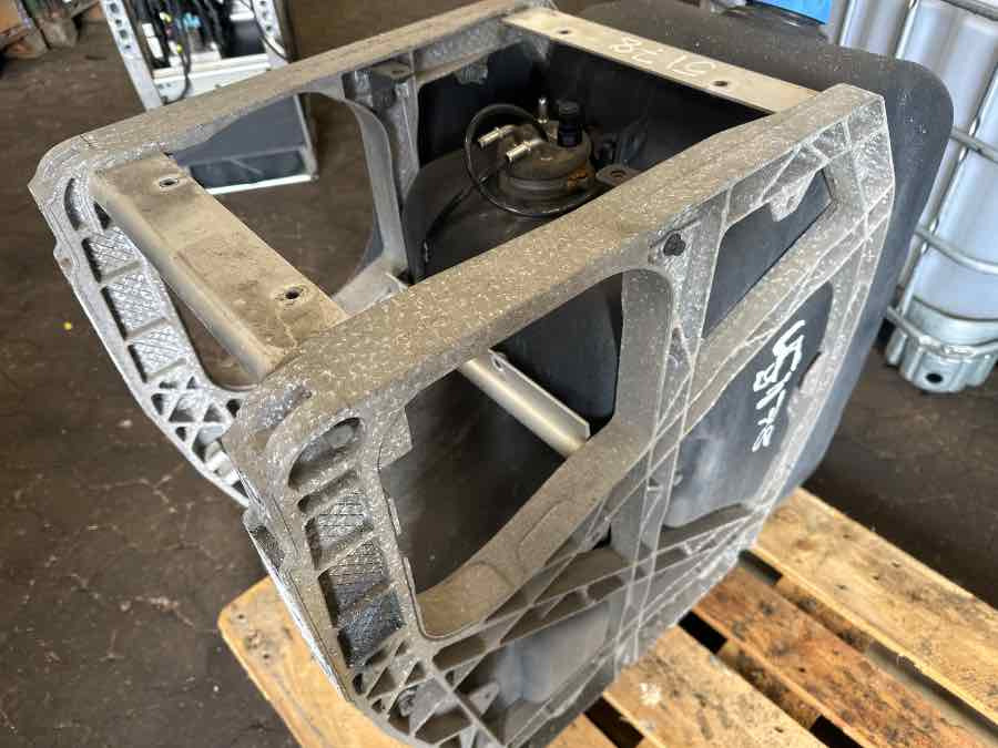 VOLVO ADBLUE TANK 21645367 - Fuel system for Truck: picture 1 VOLVO ADBLUE TANK 21645367 - Fuel system for Truck: picture 1