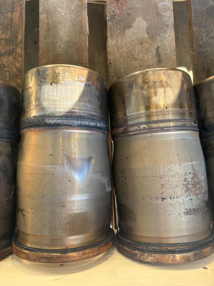 VOLVO CYLINDER LINER 20858451 - Engine and parts for Truck: picture 1 VOLVO CYLINDER LINER 20858451 - Engine and parts for Truck: picture 1