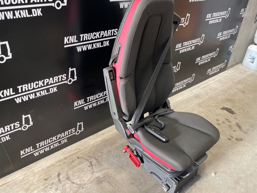 VOLVO DRIVER SEAT - Cab and interior for Truck: picture 2 VOLVO DRIVER SEAT - Cab and interior for Truck: picture 2