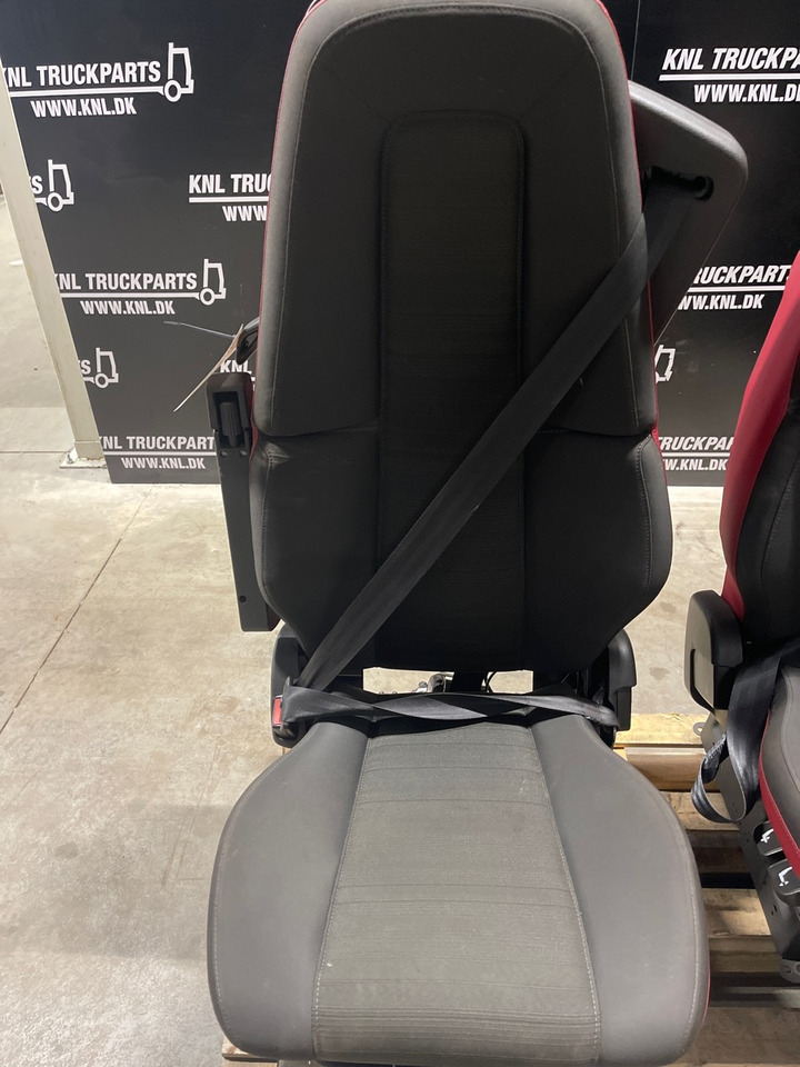 VOLVO DRIVER SEAT - Cab and interior for Truck: picture 4 VOLVO DRIVER SEAT - Cab and interior for Truck: picture 4