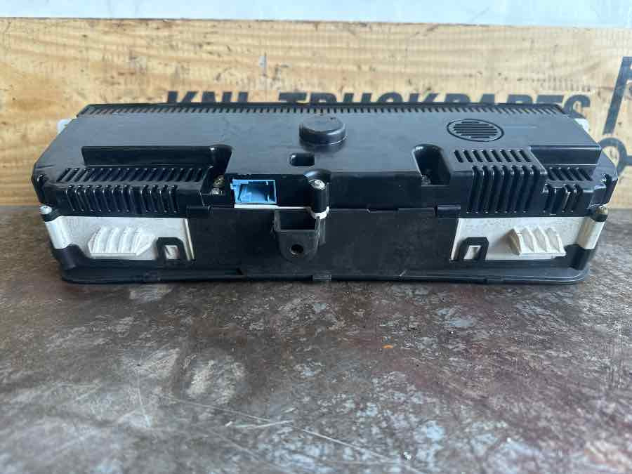VOLVO INSTRUMENT 22038170 - Cab and interior for Truck: picture 3 VOLVO INSTRUMENT 22038170 - Cab and interior for Truck: picture 3