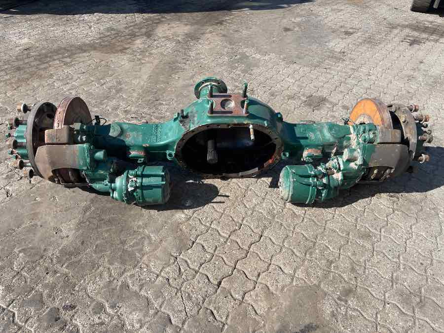 VOLVO REAR AXLE 22324054 - Axle and parts for Truck: picture 1 VOLVO REAR AXLE 22324054 - Axle and parts for Truck: picture 1
