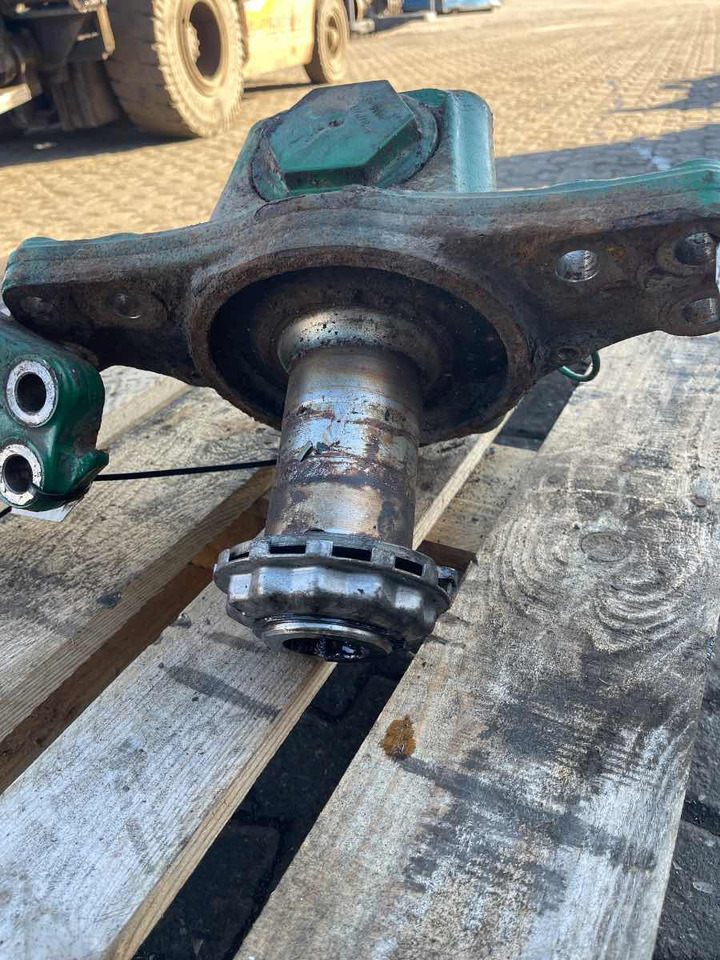 VOLVO STEERING KNUCKLE 21700330 - Steering knuckle for Truck: picture 2 VOLVO STEERING KNUCKLE 21700330 - Steering knuckle for Truck: picture 2