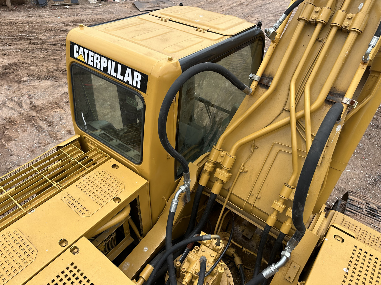 Excavator CATERPILLAR 330CL: picture 9