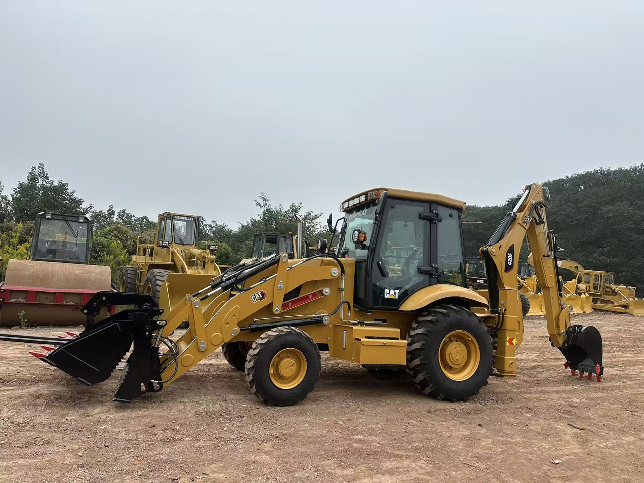 CATERPILLAR 420F2 - Backhoe loader: picture 1 CATERPILLAR 420F2 - Backhoe loader: picture 1