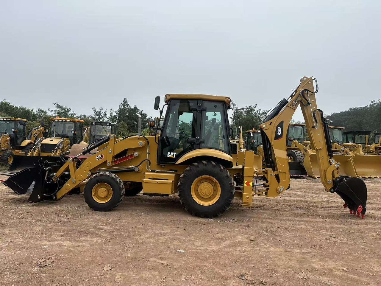 CATERPILLAR 420F2 - Backhoe loader: picture 2 CATERPILLAR 420F2 - Backhoe loader: picture 2