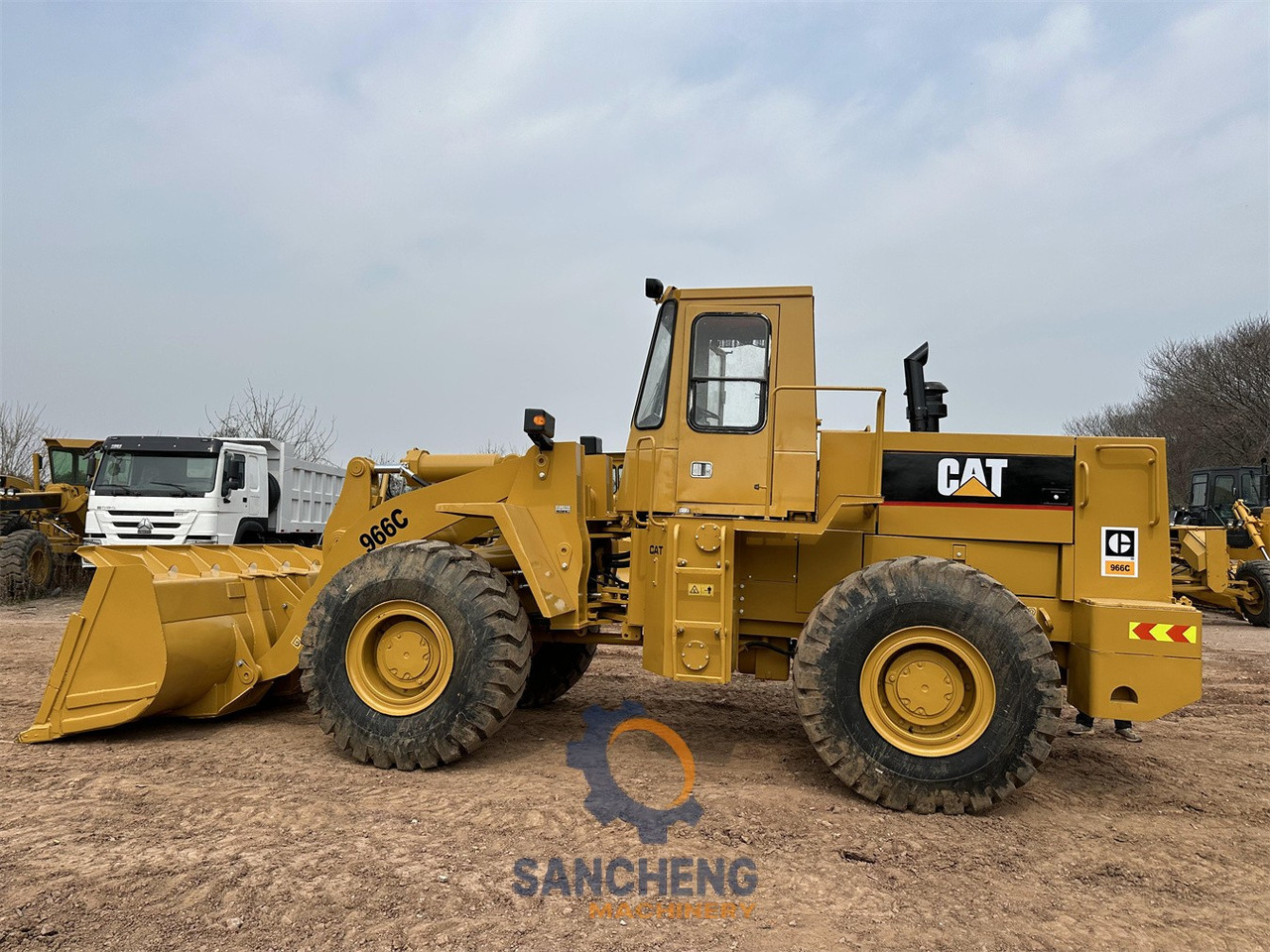 Wheel loader CATERPILLAR 966C: picture 7
