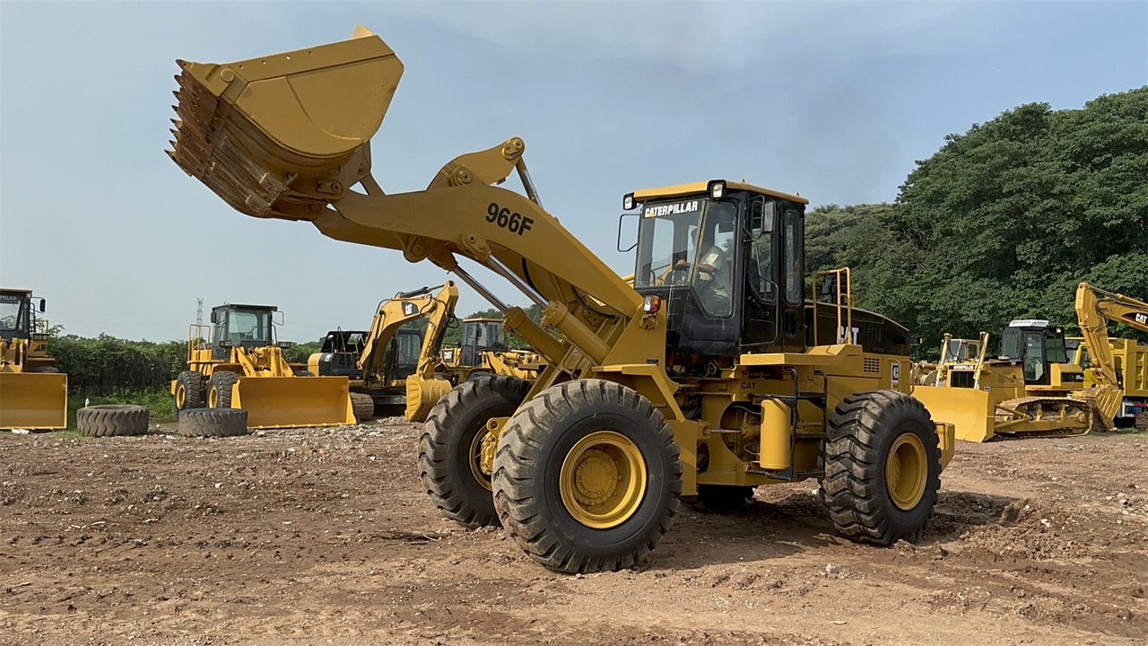 Wheel loader CATERPILLAR 966F: picture 10