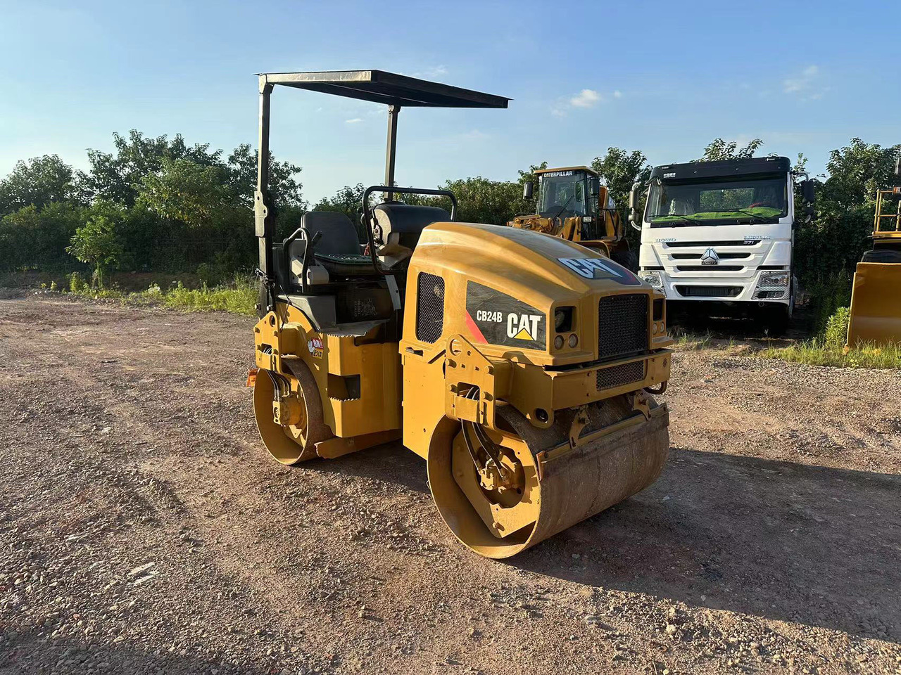 CATERPILLAR CB24B - Roller: picture 1 CATERPILLAR CB24B - Roller: picture 1