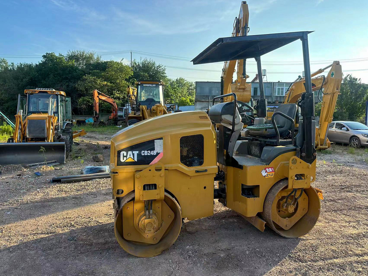 CATERPILLAR CB24B - Roller: picture 3 CATERPILLAR CB24B - Roller: picture 3