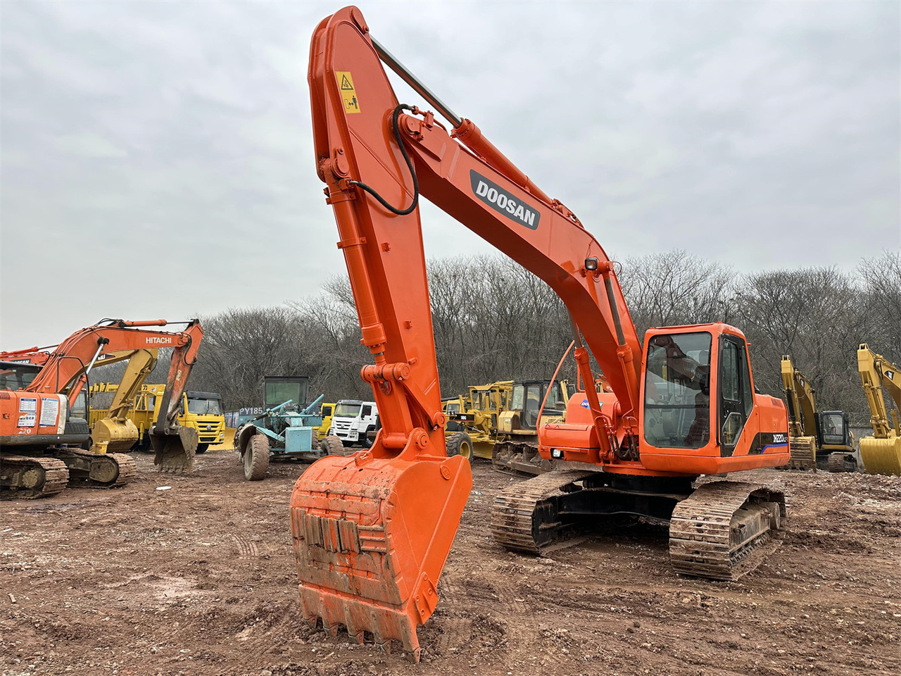 DOOSAN DH220 excavator - Crawler excavator: picture 3 DOOSAN DH220 excavator - Crawler excavator: picture 3
