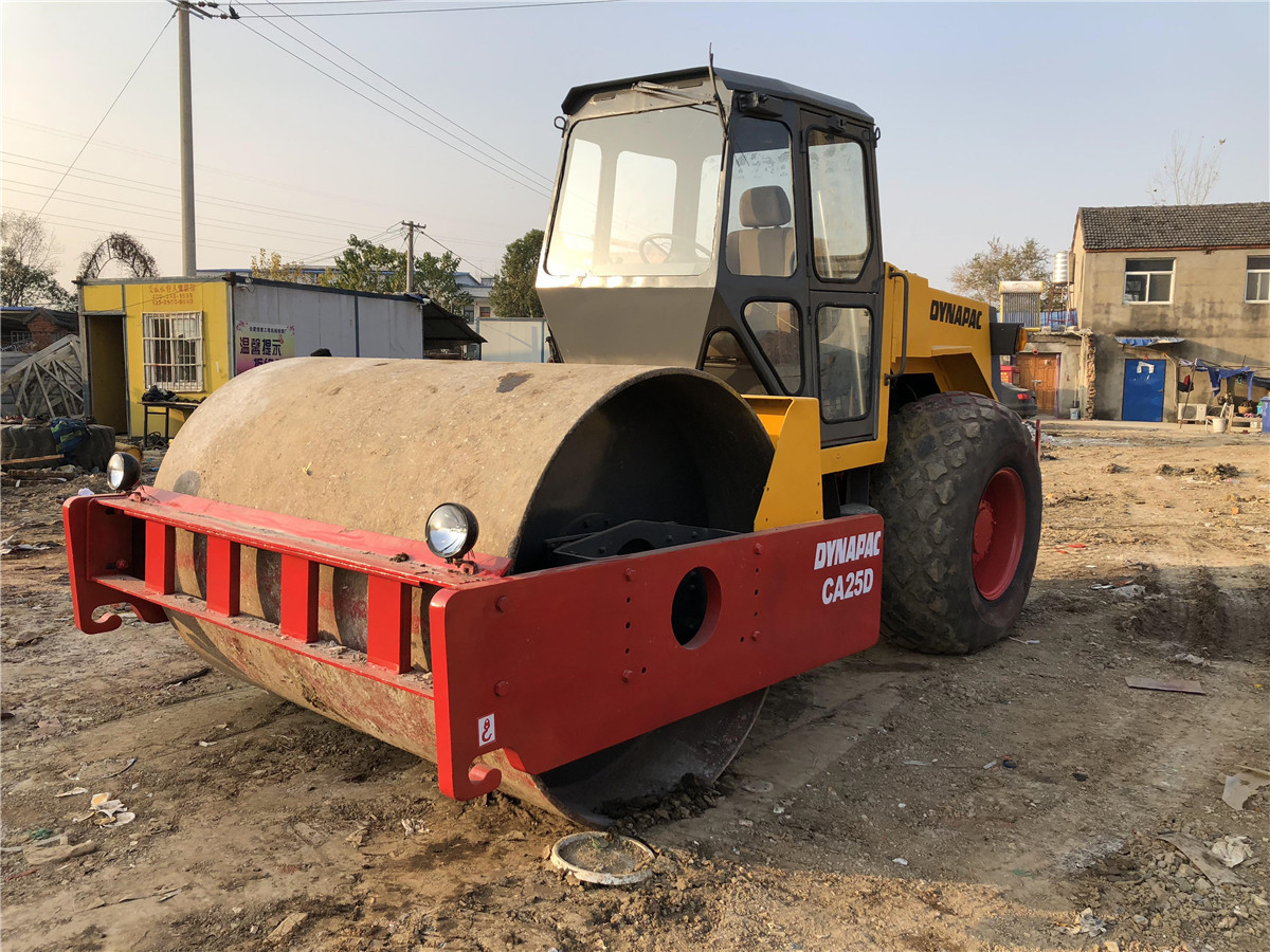 DYNAPAC CA25D - Roller: picture 1 DYNAPAC CA25D - Roller: picture 1