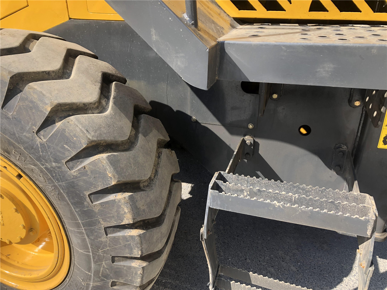 Wheel loader SDLG LG936L: picture 11