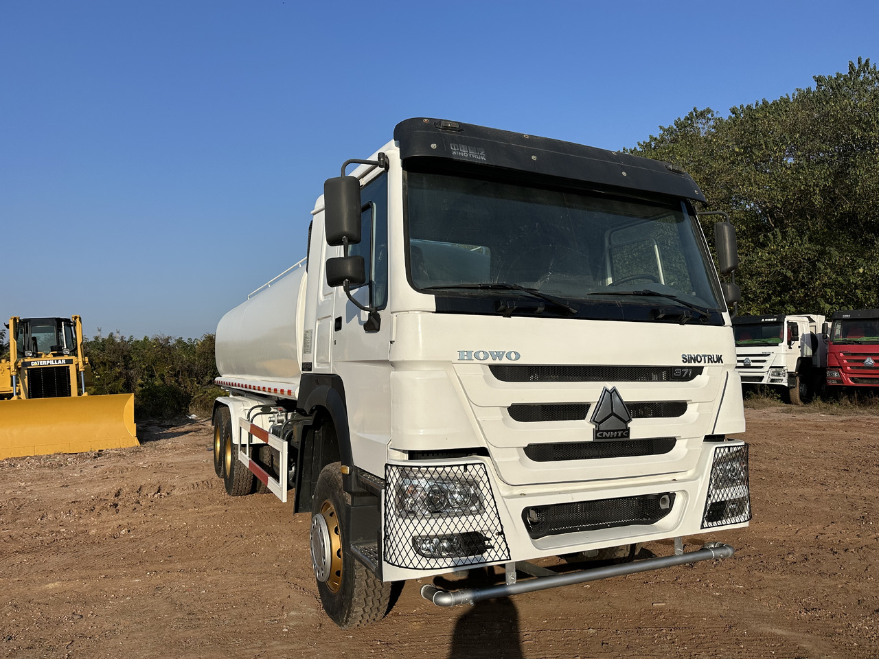 SINOTRUK HOWO 371 Water Tanker Truck - Tank truck: picture 3 SINOTRUK HOWO 371 Water Tanker Truck - Tank truck: picture 3