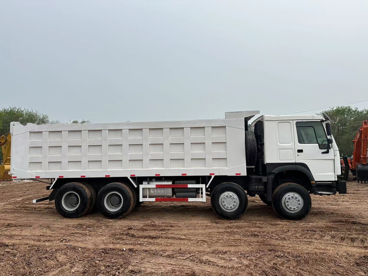SINOTRUK HOWO 371 with Bumper - Tipper: picture 3 SINOTRUK HOWO 371 with Bumper - Tipper: picture 3
