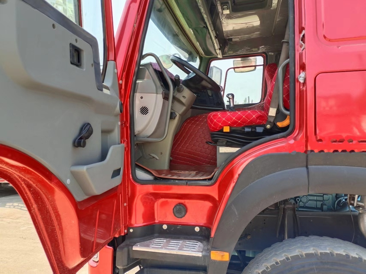 Tractor unit SINOTRUK Howo tractor unit 420hp 6x4: picture 6