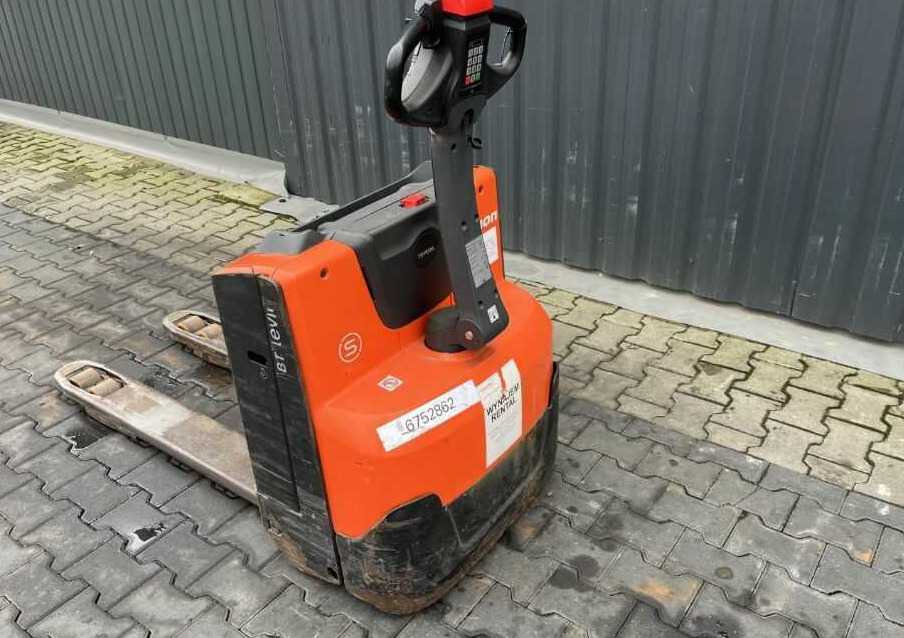 BT LWE140 - Pallet truck: picture 3 BT LWE140 - Pallet truck: picture 3
