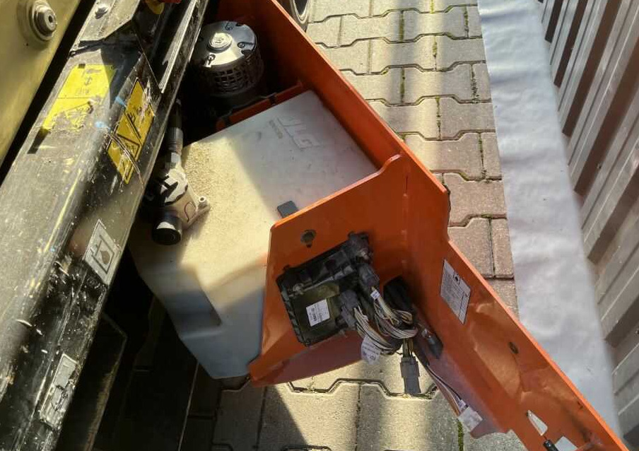 Scissor lift JLG 4045R: picture 6
