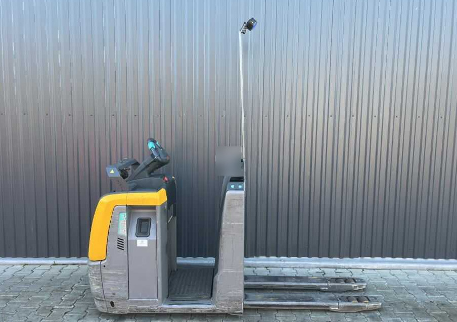 Jungheinrich ECE220 - Order picker: picture 2 Jungheinrich ECE220 - Order picker: picture 2