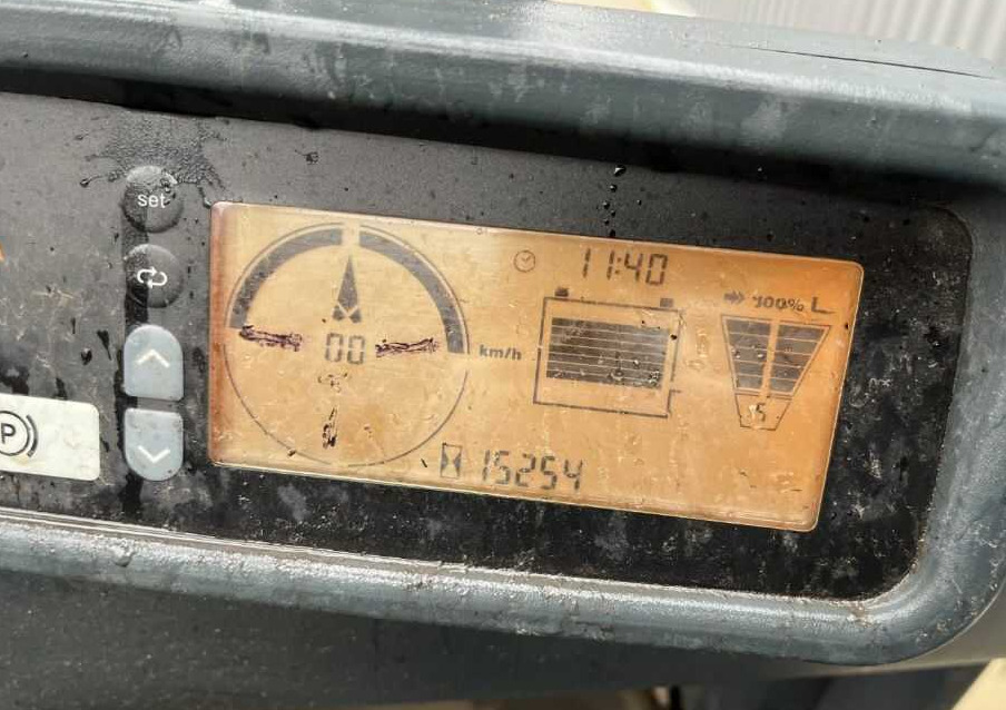 Electric forklift Jungheinrich EFG318: picture 6