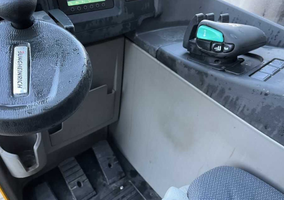 Reach truck Jungheinrich ETV214: picture 6 Reach truck Jungheinrich ETV214: picture 6