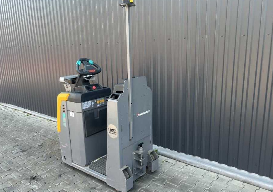 Jungheinrich EZS130 - Tow tractor: picture 3 Jungheinrich EZS130 - Tow tractor: picture 3