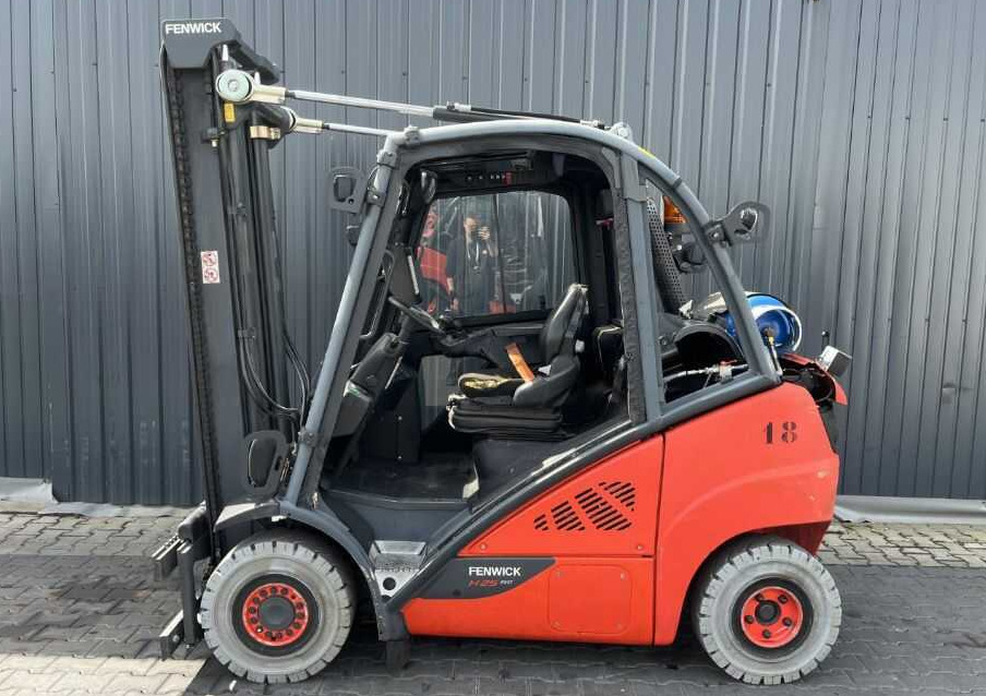 Linde H25T-02 - LPG forklift: picture 2 Linde H25T-02 - LPG forklift: picture 2