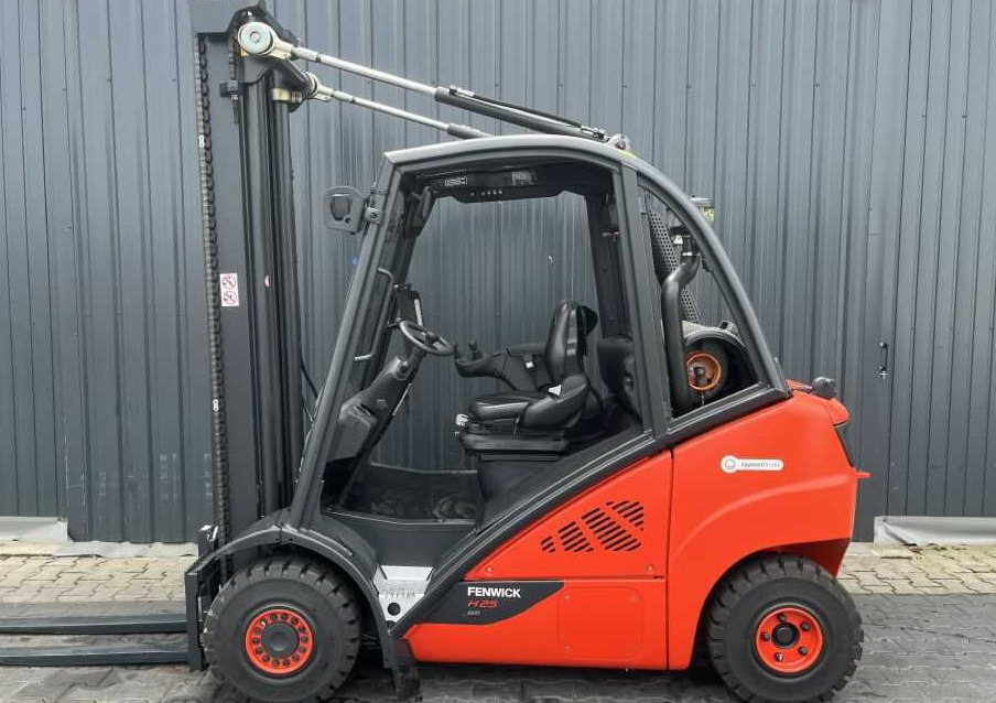 Linde H25T-02 - LPG forklift: picture 2 Linde H25T-02 - LPG forklift: picture 2