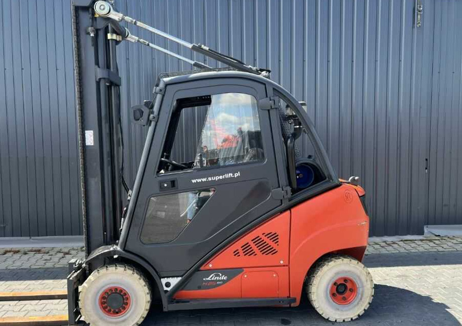 LPG forklift Linde H25T-02: picture 7