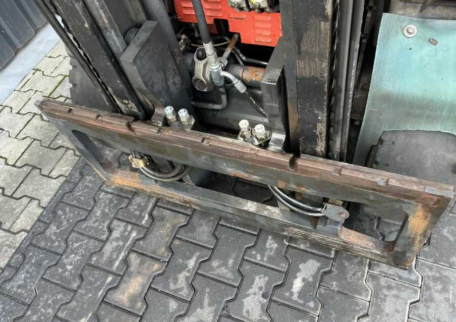 LPG forklift Linde H30T: picture 9