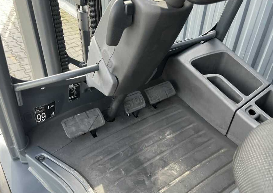 LPG forklift Linde H35T-01: picture 8