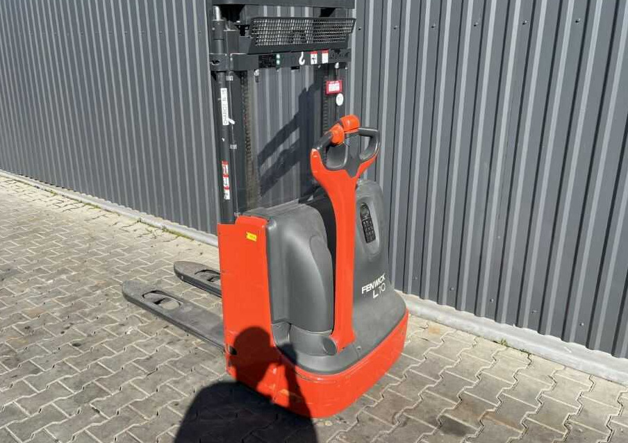 Linde L10B - Stacker: picture 3 Linde L10B - Stacker: picture 3