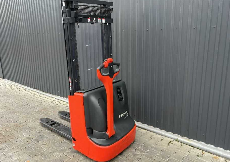 Linde L12 - Stacker: picture 3 Linde L12 - Stacker: picture 3