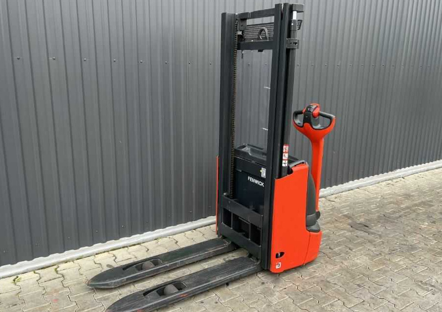 Linde L12 - Stacker: picture 1 Linde L12 - Stacker: picture 1