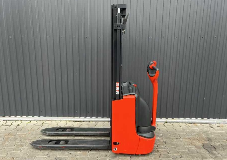 Linde L12 - Stacker: picture 2 Linde L12 - Stacker: picture 2