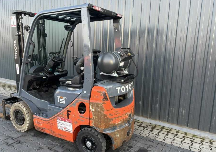Toyota 8FGF15 - LPG forklift: picture 3 Toyota 8FGF15 - LPG forklift: picture 3