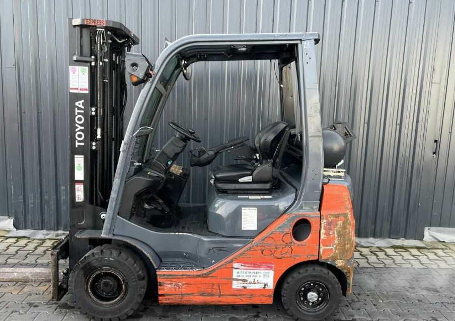 Toyota 8FGF18 - LPG forklift: picture 3 Toyota 8FGF18 - LPG forklift: picture 3