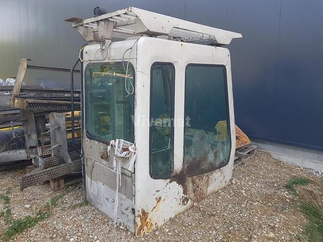 Liebherr A904 R904 A914 R914 A924 R924 A934 R934 A944 R944 A954 R954 - - Cab and interior: picture 1 Liebherr A904 R904 A914 R914 A924 R924 A934 R934 A944 R944 A954 R954 - - Cab and interior: picture 1