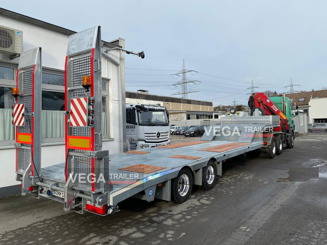 2 Axle Lowloader  - Low loader semi-trailer: picture 3 2 Axle Lowloader  - Low loader semi-trailer: picture 3
