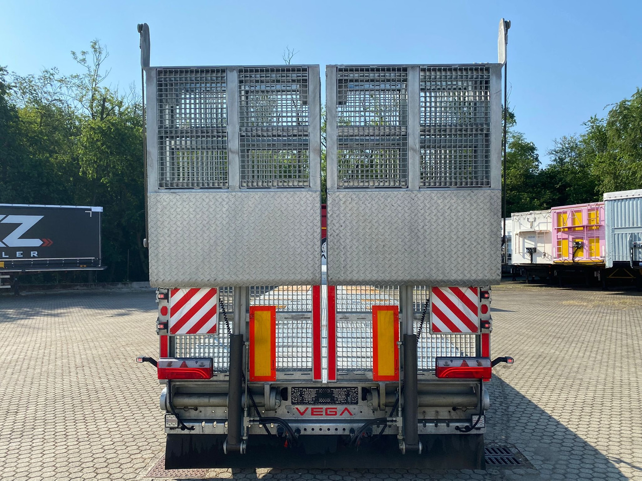 3 AXLE LOWBED (VEGA ITALIANO)  - Low loader semi-trailer: picture 3 3 AXLE LOWBED (VEGA ITALIANO)  - Low loader semi-trailer: picture 3