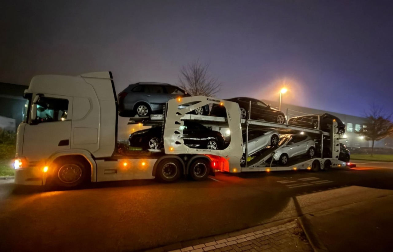 New Autotransporter semi-trailer Car Carrier: picture 7