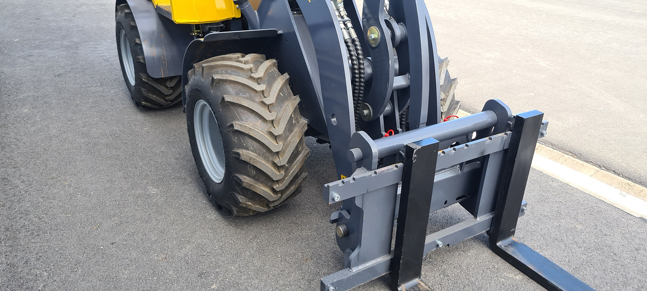 New Compact loader Eurotrac W11 Radlader Hoflader: picture 9