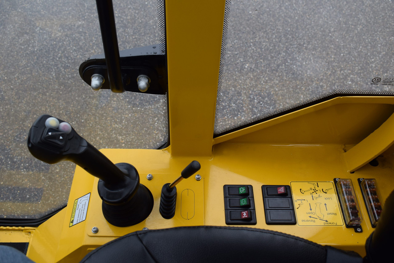 Eurotrac W13 Radlader Hoflader - Compact loader: picture 5 Eurotrac W13 Radlader Hoflader - Compact loader: picture 5