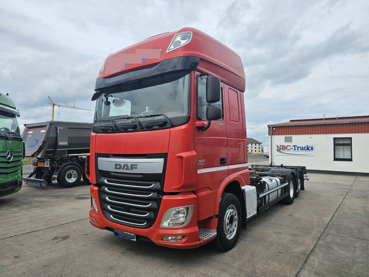 DAF XF 440 FAR * MUTLI * 2X TANK * RETARDER * STANDH - Container transporter/ Swap body truck: picture 1 DAF XF 440 FAR * MUTLI * 2X TANK * RETARDER * STANDH - Container transporter/ Swap body truck: picture 1