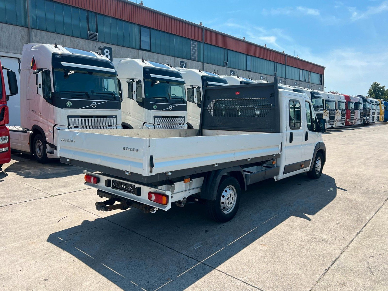 Peugeot Boxer * EURO 6 * 7 SITZER * 4 TÜRER * SCHALTGETR - Flatbed van, Combi van: picture 4 Peugeot Boxer * EURO 6 * 7 SITZER * 4 TÜRER * SCHALTGETR - Flatbed van, Combi van: picture 4